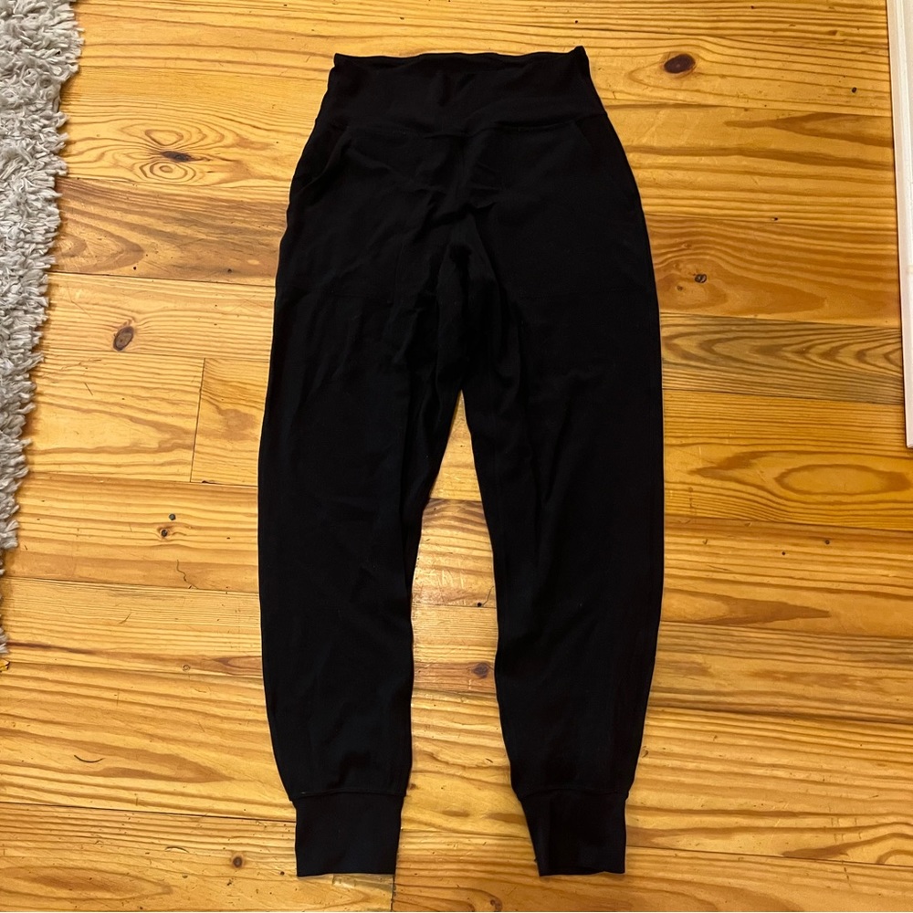 Lululemon black Align Joggers! Size 6 worn once great condition!